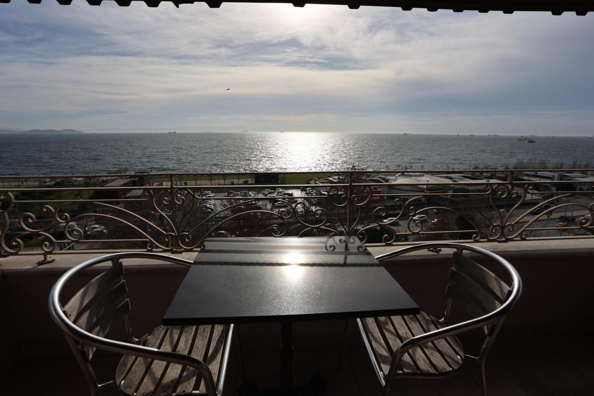 Cheers Lighthouse Hostel Istanboel Buitenkant foto